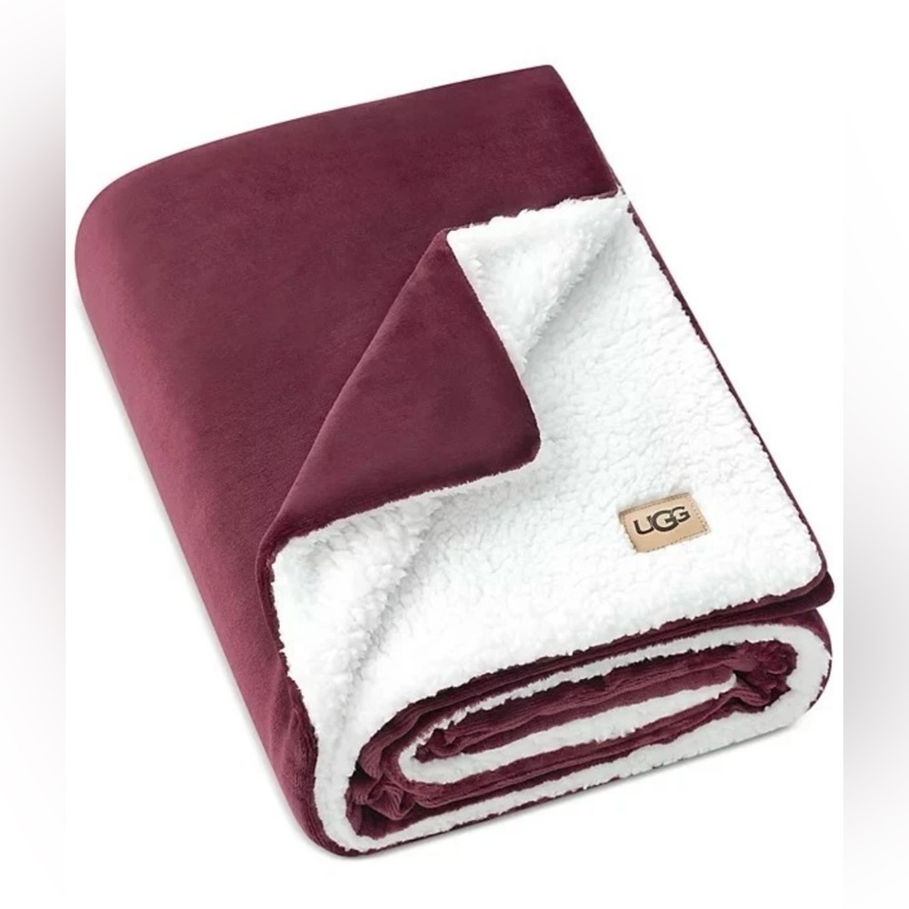 Ugg Avery Plush Throw Wild Grape 50 x 70 NEW Reversible 50”x70” Luxurious Warm
